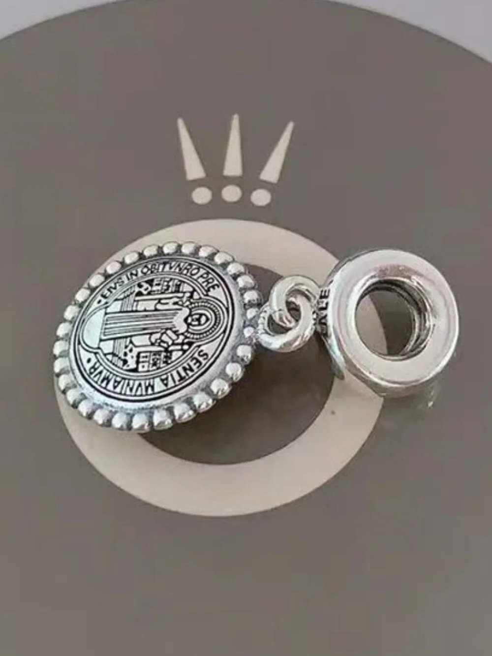 Pandora Sentia Mvniamvr Charm EIVS.IN.OBITV.NRO.PRAE. Pendant Saint Benedict